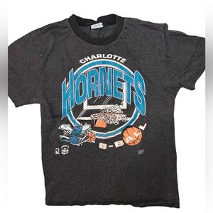 ☠️5/$20 ☠️USA LINE UP | VINTAGE CHARLOTTE HORNETS SHORT SLEEVE CREW NECK TEE MED